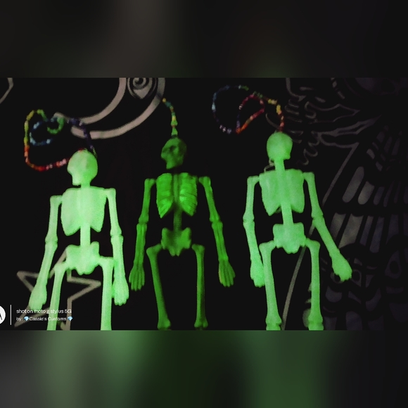 3 glow in the dark & blacklight hanging skeletons!!! - Picture 6 of 8